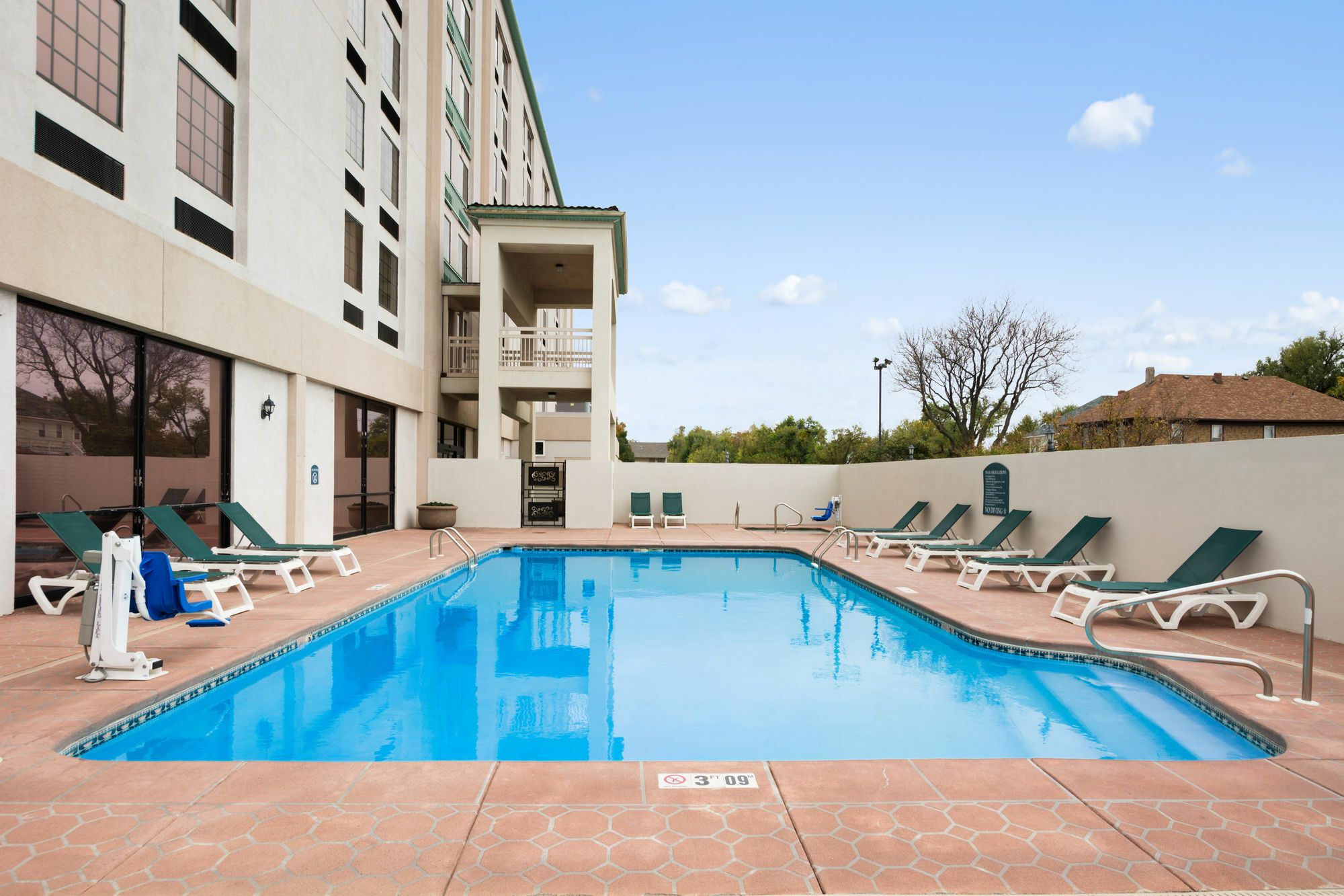 Wyndham Garden Wichita Downtown Hotel Exterior photo